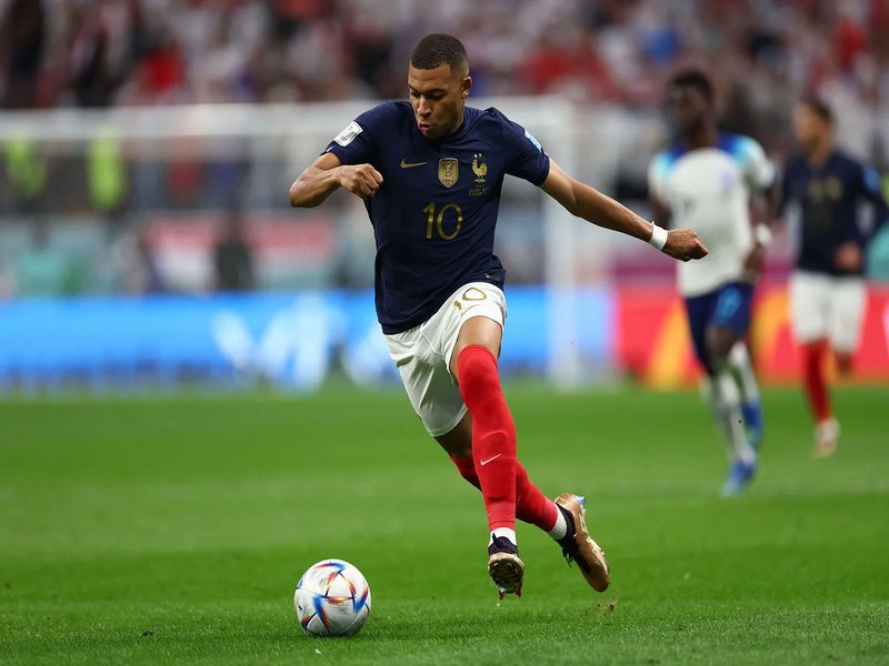 Mbappe cũng đã ghi được nhiều bàn thắng quan trọng cho ĐTQG Pháp Mbappe cũng đã ghi được nhiều bàn thắng quan trọng cho ĐTQG Pháp